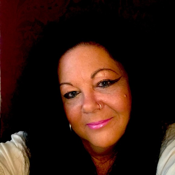 Meet your Posher, Rae - Picture 3 of 3